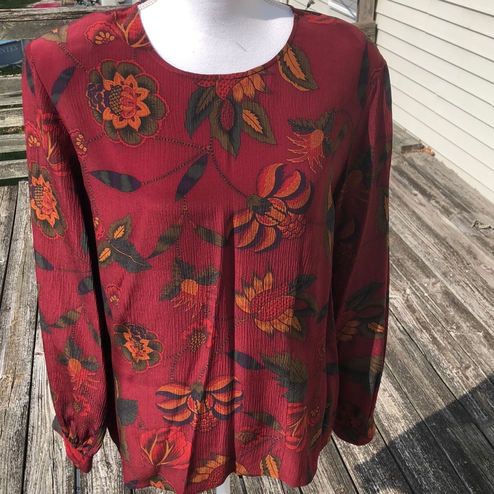 Exquisite Talbots burgundy silk blouse 💕🌸